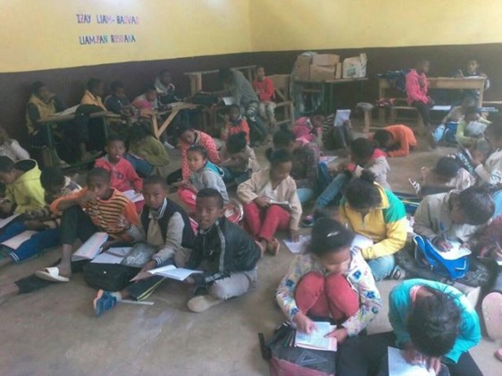 Ils font école au ras du sol - Zazany Madagascar
